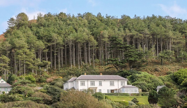 BRYNMORWYDD, pet friendly, luxury holiday cottage in Aberdovey