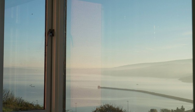 Brynsior, Chalet on the hill in Goodwick with stunning sea views