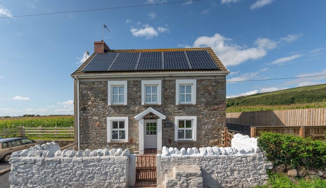 Bryntowy (sleeps 6).