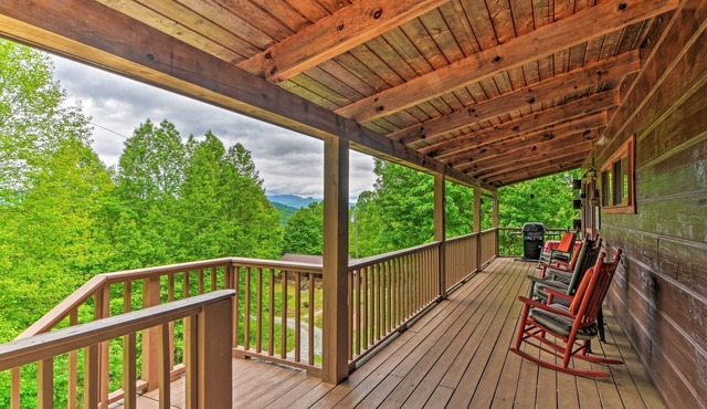 Bryson City Cabin w/Hot Tub, Views & Pool Table!