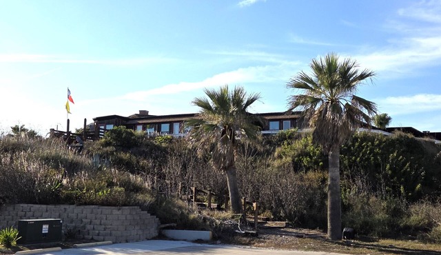 BSI111- Cozy Studio Sleeps 2, Pool, Walk to the Beach, Ocean Views, Dogs OK!