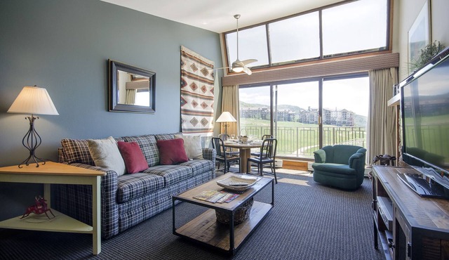 BT606 | Brilliant View | Excellent Amenities | Ski In | Hot Tub | Winter Shuttle
