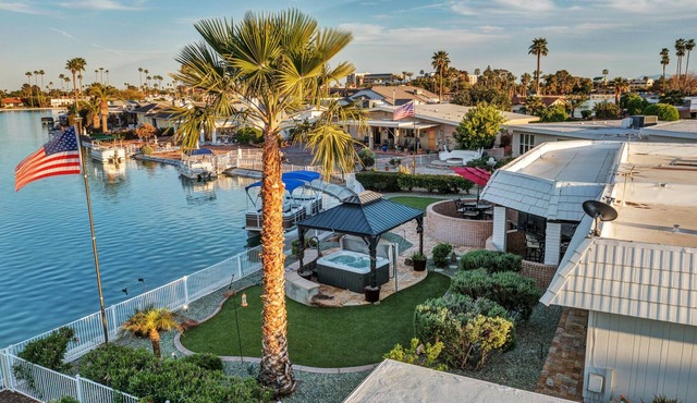 Buccaneers Paradise Lakefront with Boat & golf cart, 3 Bed in Sun City, AZ