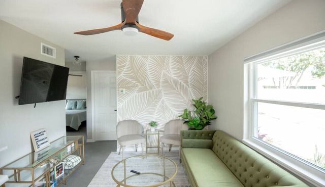 Buchanon Bungalows Palm Suite