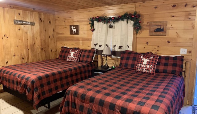 Buck Stop at The Black Bear Inn Satellite, WiFi, Near River & Hiking Trails!