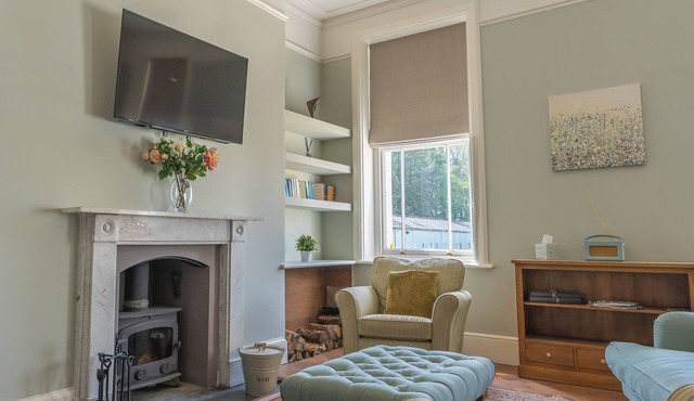 Buck Suite, comfortable, stylish 2-bedroom family apt within a stately home