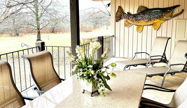 Buck Trout Lodge, River access, Bank fishing. Guest favorite in Cotter