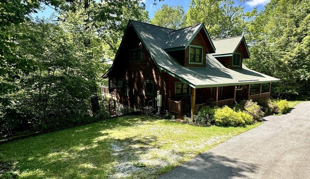 Buckberry Lodge 5 BR/4.5 bath log cabin FIVE NIGHT MINIMUM