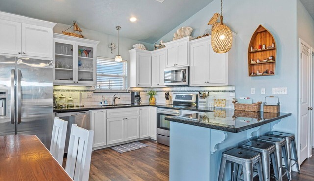 BUCKET LIST BUNGELOW - Cute beach house in a quiet area!