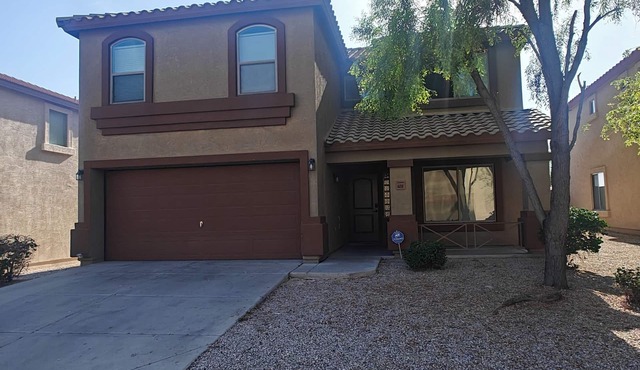 Buckeye 4 bedrooms 2.5 bath browny home near freeway.