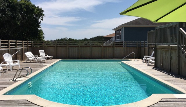 BUCKEYE BEACH INN! LOCATED ON GOLF COURSE, LARGE POOL, 5 MINUTES TO BEACH!