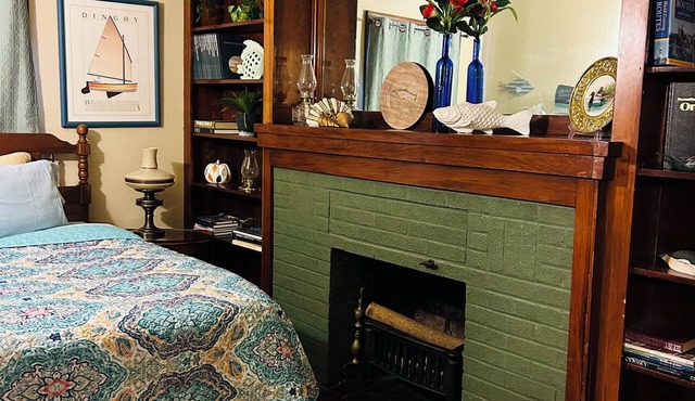 Buckeye Bungalow-Charming 2-bedroom apartment in Youngstown