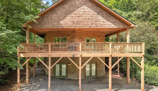 Buckeye Cabin, located in Weaverville, NC