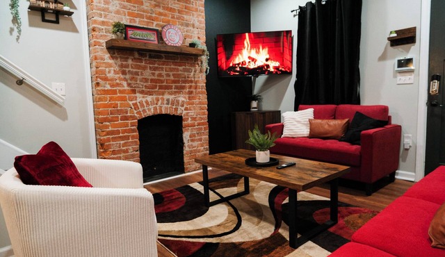 Buckeye Duplex/Entire Duplex with Epic Game Room & cozy Fire Pit