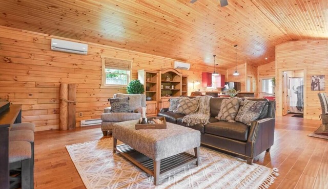 Buckeye Lake Cabin | Hot Tub & Large Porch