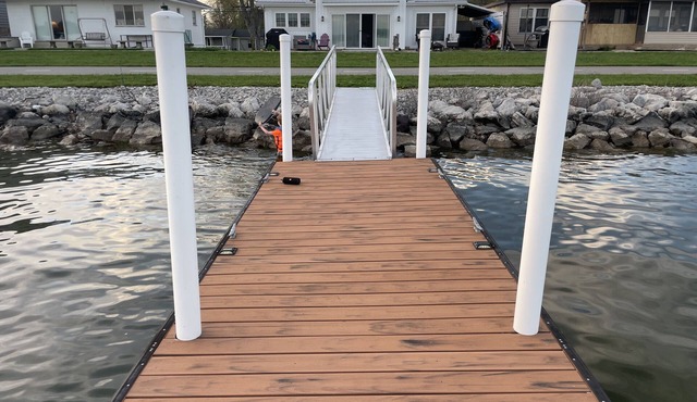 Buckeye Lake Home - Lake Chillin' on the open water w/dock, hot tub & toys.!