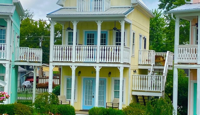 Buckeye Lake WATERFRONT Vacation Home B | Crane Cove Resort