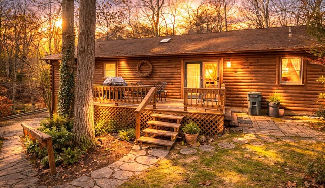 Buckeye Trail: 4BR Cabin w/Hot Tub for 8 Guests