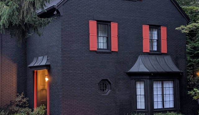 Buckhead 4-BDRM,3.5 Bath Cozy house, with Piano. 5mins to The Shops of Buckhead