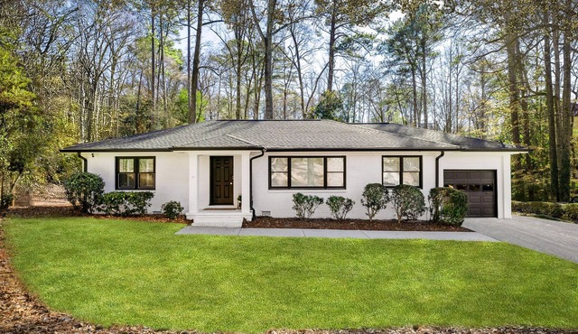 Buckhead/Hot Tub/Luxurious/Walk to Lenox Mall