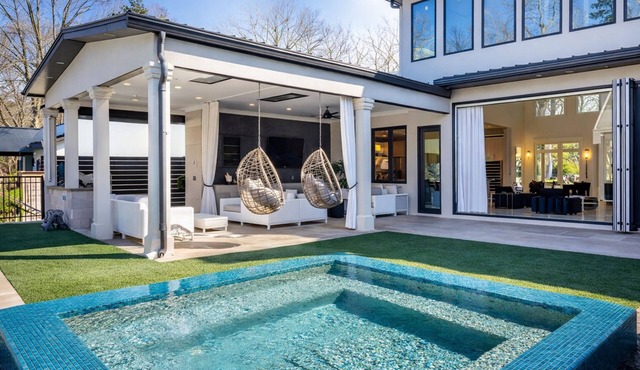 Buckhead Luxury Mansion, Heated Pool, Dual Fire Features, 5 Bedrooms