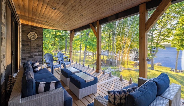 Buckhorn Blue-Waterfront Luxury Cottage-5 bdrm-HotTub,Sauna,Rec Room, Beach Area