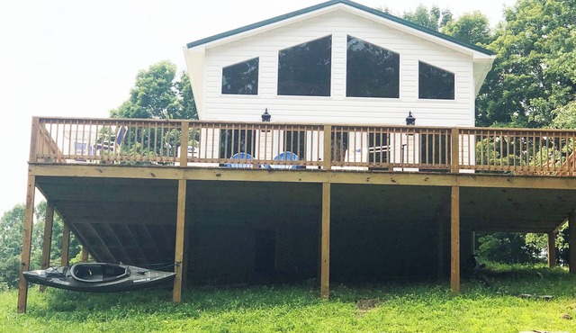 Buckingham cabin #1@the lake minutes from New River Gorge National Park/hot tub