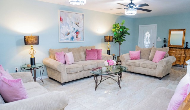 “Buckingham Retreat – Private Land & Sunset Views”