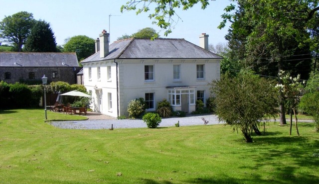 Buckland House - Seven Bedroom House, Sleeps 14