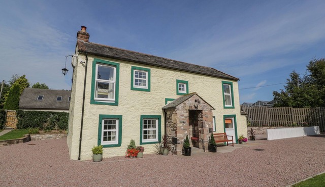 BUCKLED BARN, family friendly, character holiday cottage in Annan
