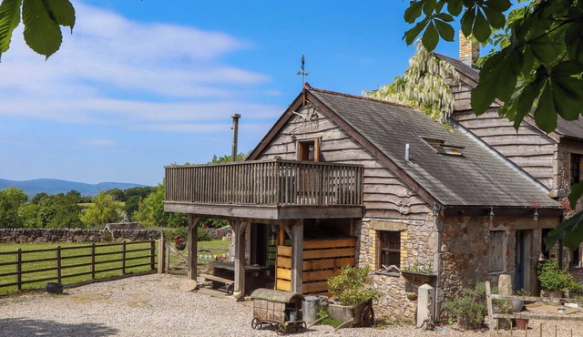 BUCKLEIGH LODGE, character holiday cottage in Kingsteignton