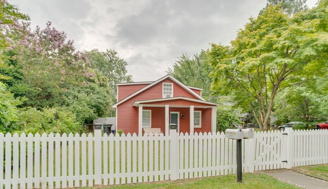 Buckroe Beach Hideaway - Walk to the Beach!
