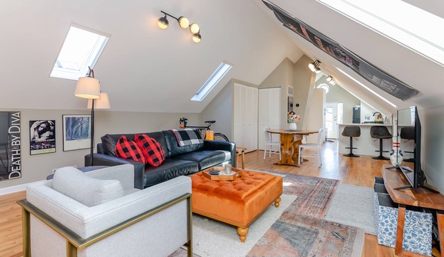 Bucktown Loft - top floor, near Bloomingdale Trail