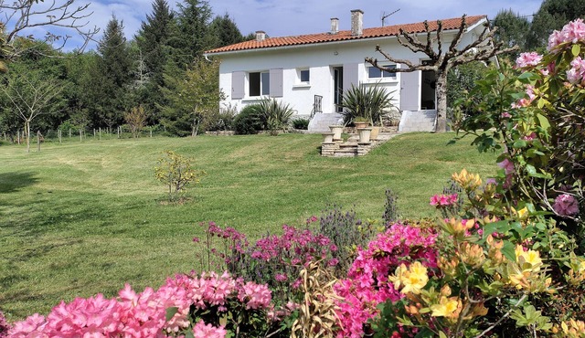 Bucolic house with its pond