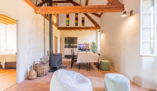 Bucolic retreat in the heart of a Provencal castle