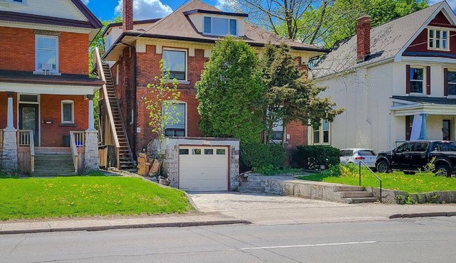 BUDA APT: Lovely 1 Bedroom Apt in a home.