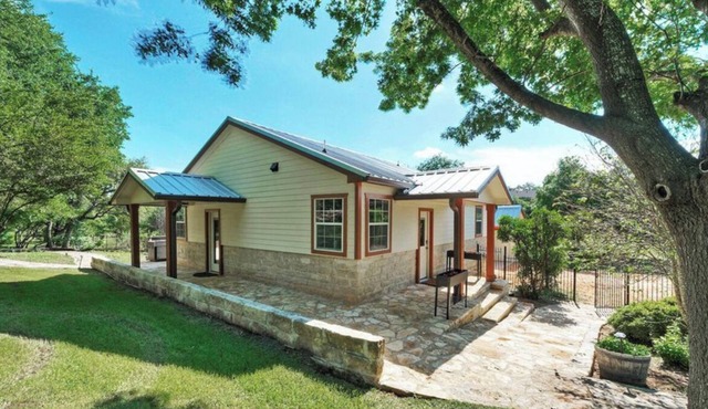 Buda Garden Getaway, 2 Bed room, 15 min from Downtown Austin