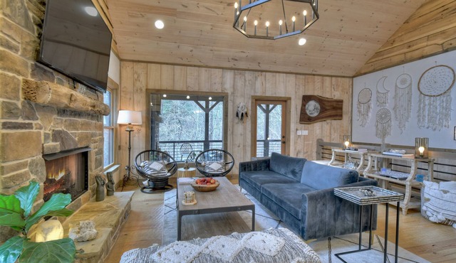 BUDDHA BLUE RIDGE DREAMCATCHER ~ 2Bd 2Bth Brand New Custom Cabin 2 miles to town