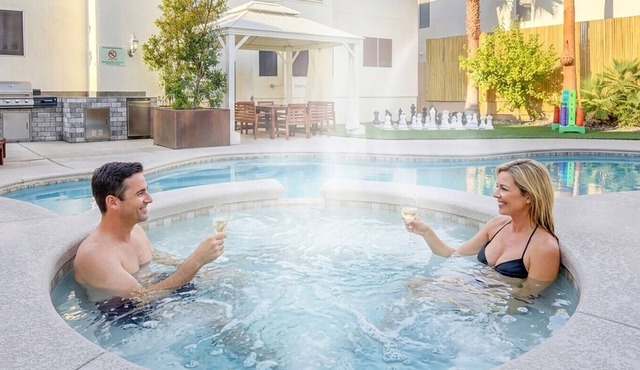 Buddha Play | Modern | Pool & Spa Near Vegas strip