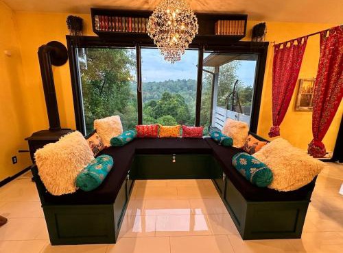 Buddhas Little Cabin! 1 min from Palace of Gold