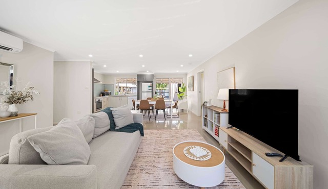 Buddina Bliss: Pet-friendly Retreat by the Beach