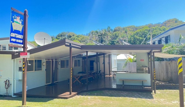 BUDGET ACCOMMODATION Creature Comforts: Eli Unit - Better than camping!