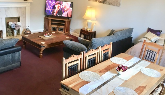 BUDGET ACCOMMODATION MINS FROM JUNCTION 30M1 FREE PARKING. Chesterfield