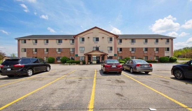 Budget and Pet-Friendly Stay Near Beaches, Parks & Outlet Shopping