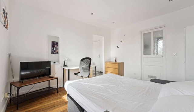 Budget apart city centre with parking