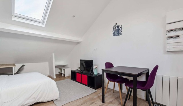 Budget apart city centre with parking