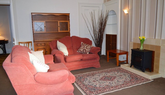 Budget apartment accommodation in Dunoon Sleeps 5 in 2 bedrooms