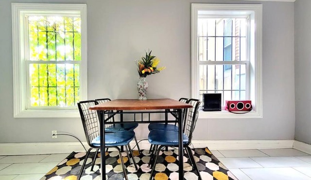 Budget Bed Room near Downtown Inner Harbor w Free Parking