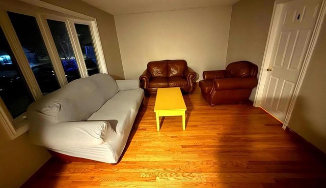 BUDGET BNB IN KITCHENER-WATERLOO-15 PERCENT OFF ON 2ND DAY-Hurry!
