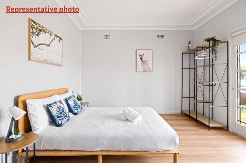 Budget Double Room in Belmore - Convenient Stay Near Shops - Shared Bathroom